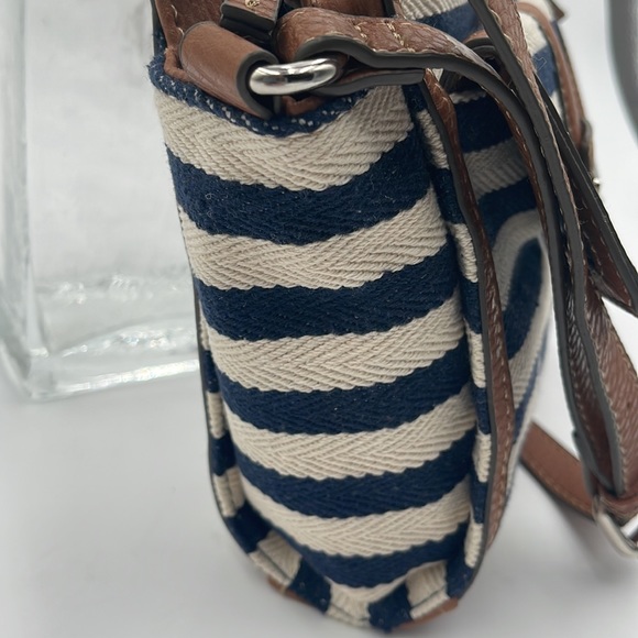 CHAPS Navy and White Striped Crossbody Leather - Picture 4 of 5